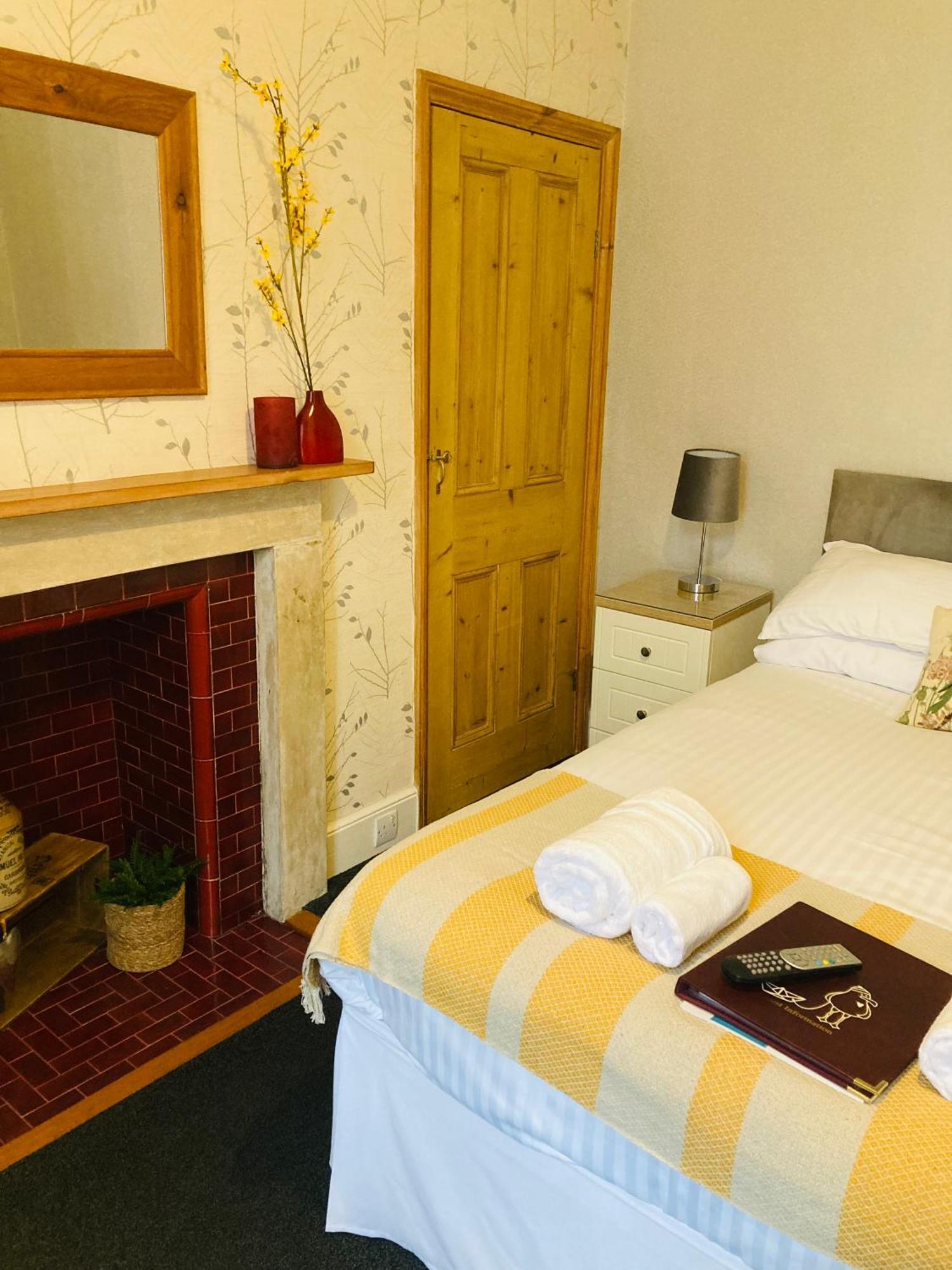 The Pathway Guesthouse Уитби Экстерьер фото